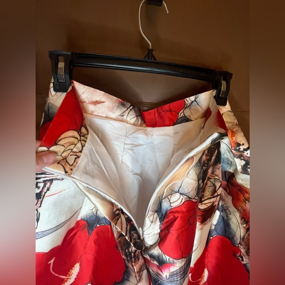❌SOLD❌Full A-Line Skirt w/ Italian Flowers and Design Size S - Picture 7 of 8